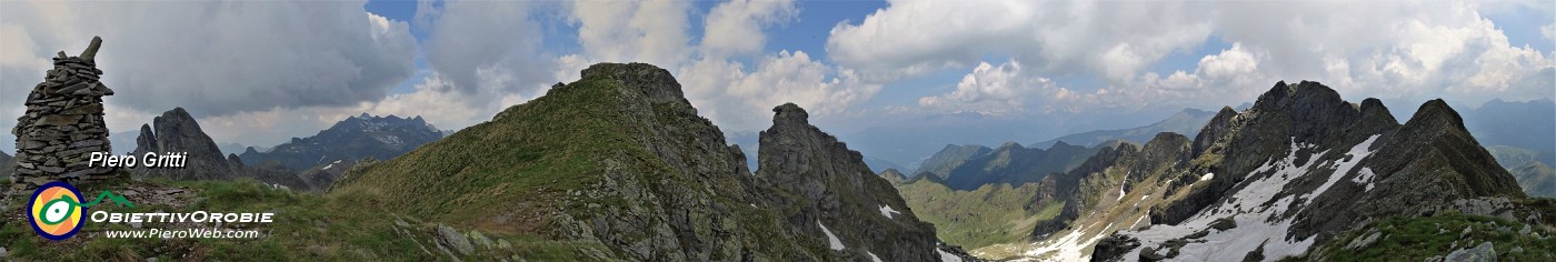 44 Dall'omone del Ponteranica vista da sx su cime Valletto, Ponteranica centrale, occid., orient. .jpg